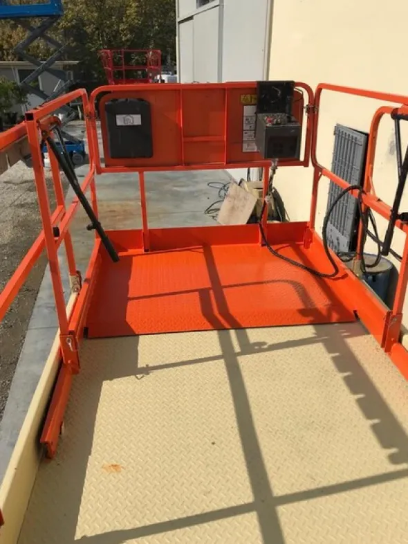 1#5594 Piattaforma verticale a pantografo a libro a forbice JLG 3369LE