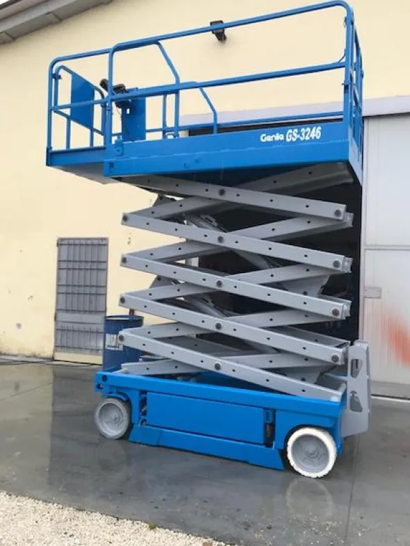 4#4058 Piattaforma verticale a pantografo Genie GS 3246