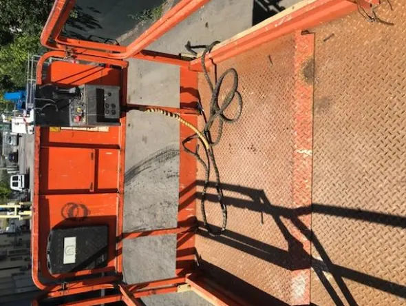 3#2833 Piattaforma verticale a pantografo Jlg 4069LE
