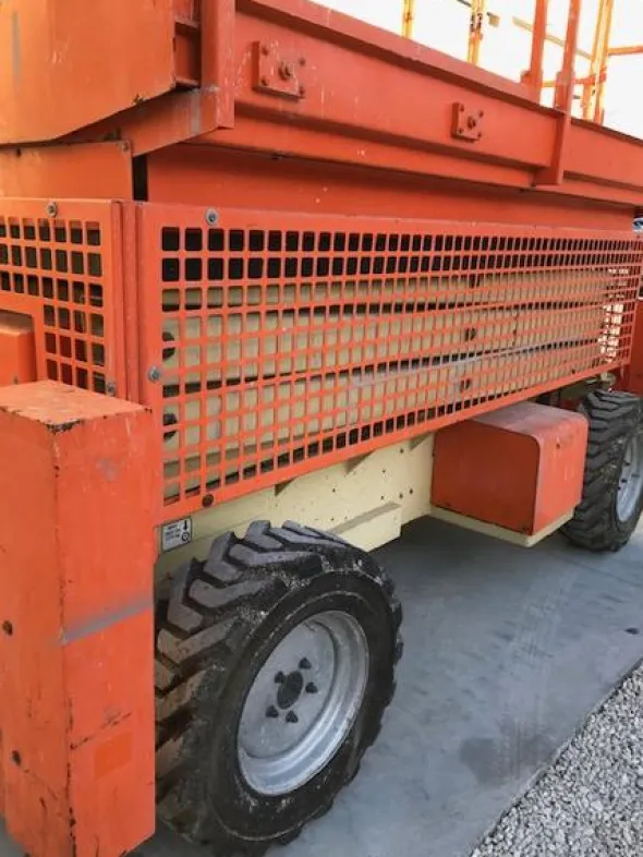 1#3710 Piattaforma verticale a pantografo diesel 4x4 JLG 330 CRT
