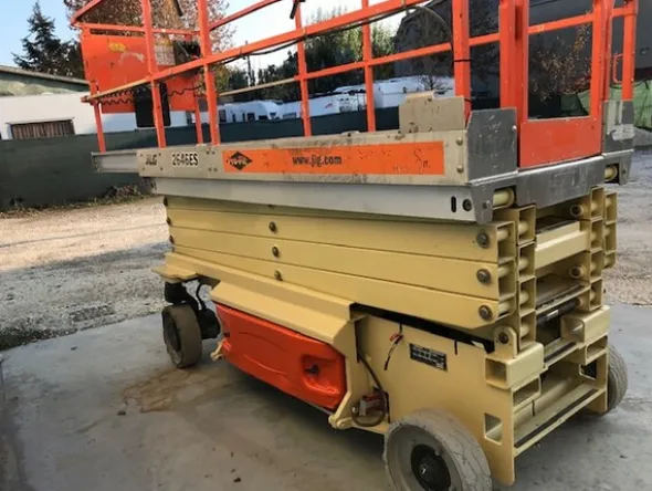 2#5755 Piattaforma verticale JLG 2646ES