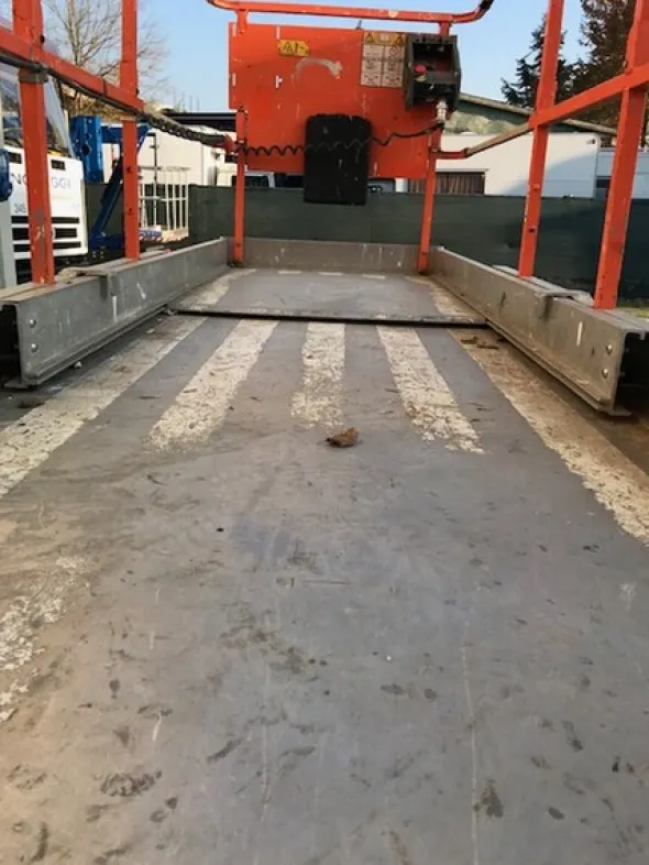 2#5755 Piattaforma verticale JLG 2646ES