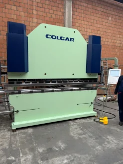 Piegatrice Colgar 3000x180 ton CNC 6 assi