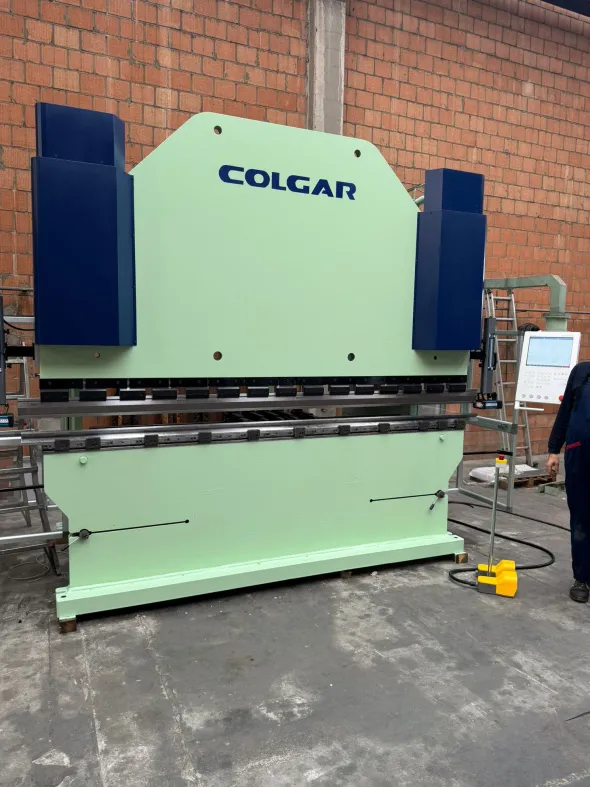 Piegatrice Colgar 3000x180 ton CNC 6 assi revisionata