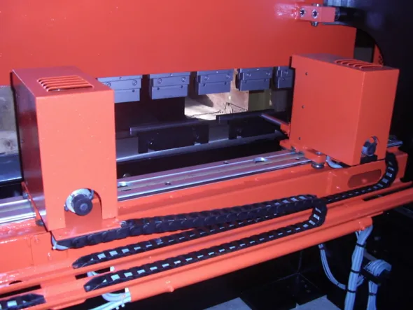 Piegatrice lamiera Amada SCHIAVI Mod HFB 80-25
