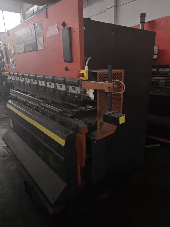 Piegatrice lamiera SCHIAVI Mod RG 35/20