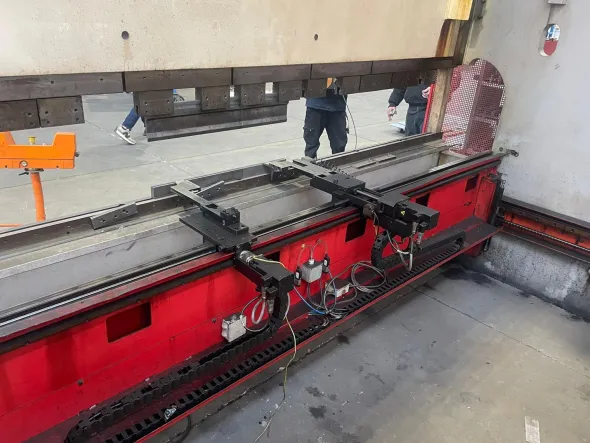 Piegatrice usata BEYELER PR7 320-4000 cnc 7 assi
