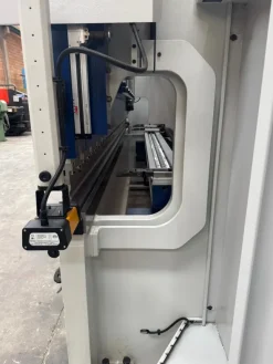 Piegatrice 4100x220 Ton CNC 6 assi