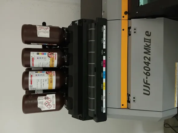 plotter mod. UJF-6042MKIIe