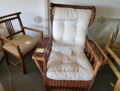 48#9481 Poltrone con mobili accessoti