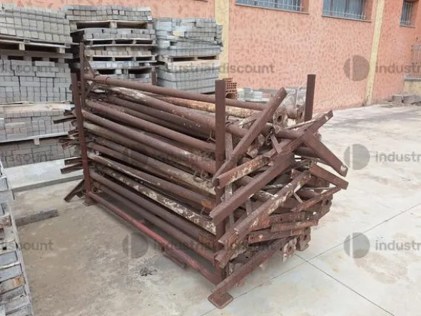 2#9747 Ponteggio puntelli cavalletti assi container