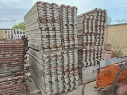 2#9747 Ponteggio puntelli cavalletti assi container