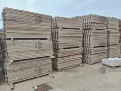 2#9747 Ponteggio puntelli cavalletti assi container