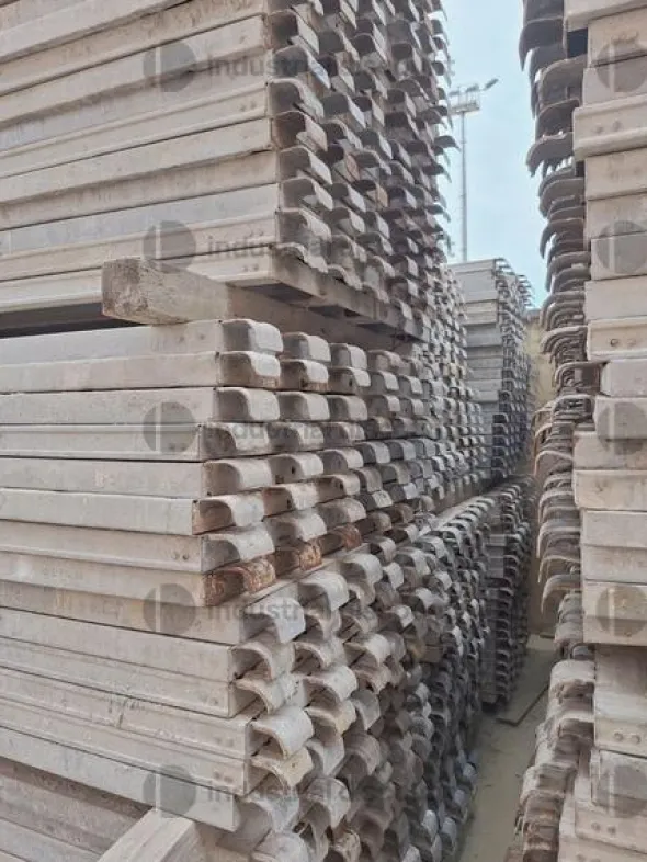 2#9747 Ponteggio puntelli cavalletti assi container