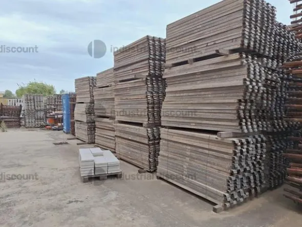 2#9747 Ponteggio puntelli cavalletti assi container