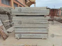 2#9747 Ponteggio puntelli cavalletti assi container