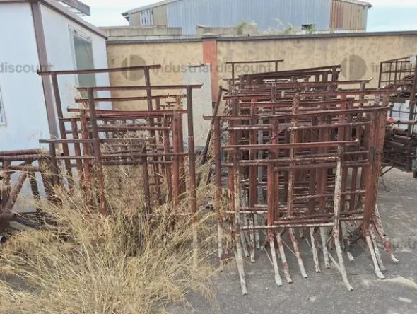2#9747 Ponteggio puntelli cavalletti assi container