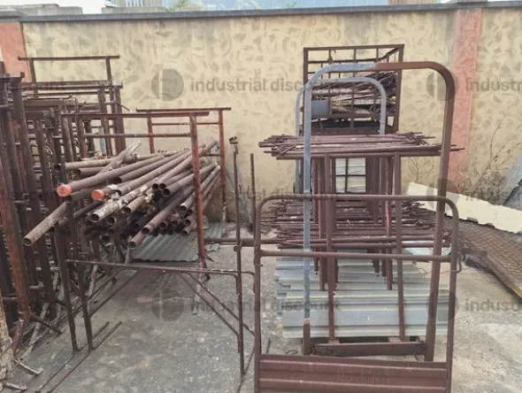 2#9747 Ponteggio puntelli cavalletti assi container