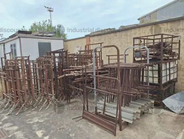 2#9747 Ponteggio puntelli cavalletti assi container