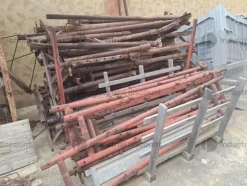 2#9747 Ponteggio puntelli cavalletti assi container