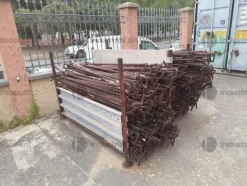 2#9747 Ponteggio puntelli cavalletti assi container
