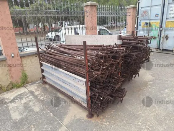 2#9747 Ponteggio puntelli cavalletti assi container