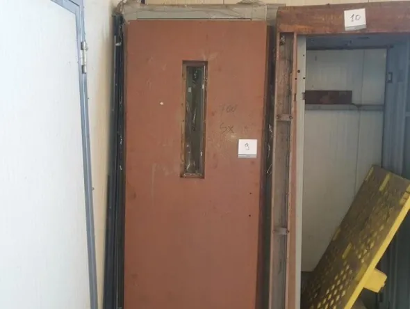 9#7404 Porte semiautomatiche e telai per porte per ascensori