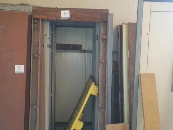 9#7404 Porte semiautomatiche e telai per porte per ascensori