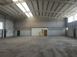 #10938 Porzione di capannone commerciale con area pertinenziale
