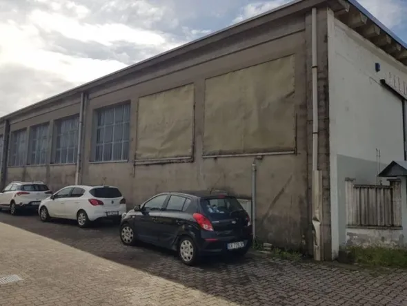 #1772 Porzione di capannone con corte esclusiva