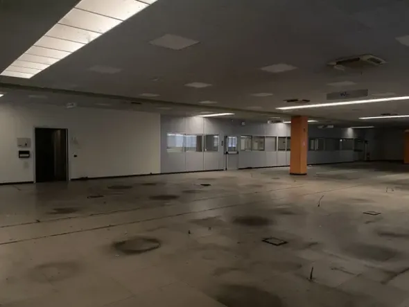 #2536069 Porzione di capannone con laboratori e uffici