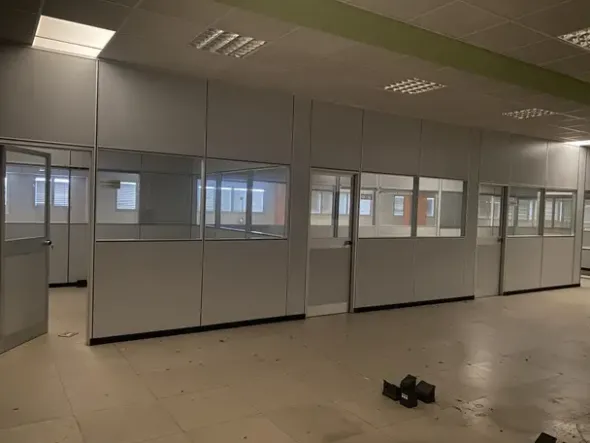 #2536069 Porzione di capannone con laboratori e uffici
