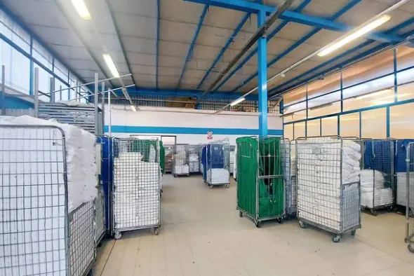 #21351 Porzione di capannone e corte privata