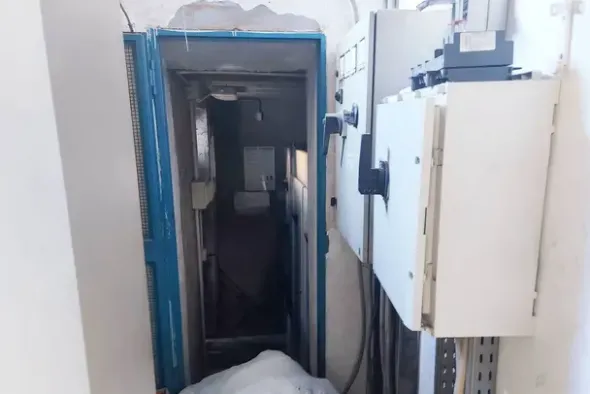 #21351 Porzione di capannone e corte privata