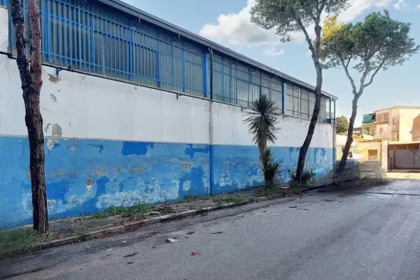 #21351 Porzione di capannone e corte privata