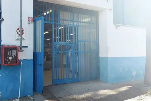 #21351 Porzione di capannone e corte privata