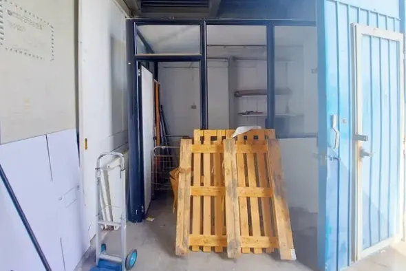 #21352 Porzione di capannone su due livelli