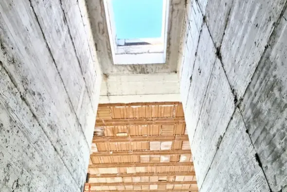 #23083 Porzione di edificio a torre in corso di costruzione