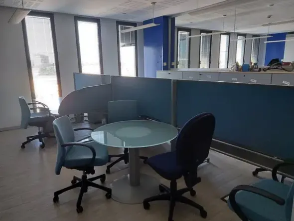 #16065 Porzione di edificio direzionale disposto su sei livelli