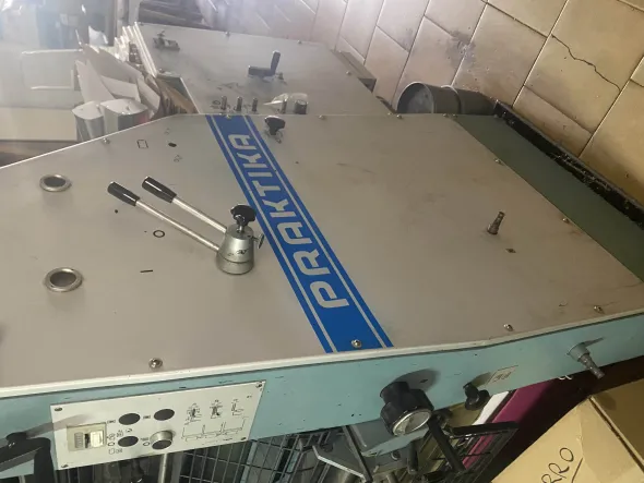 pratika 00 monocolore con gru-ppo numerazione