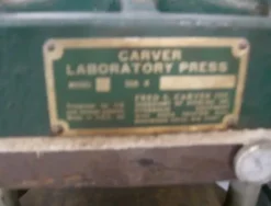 Pressa a compressione da laboratorio