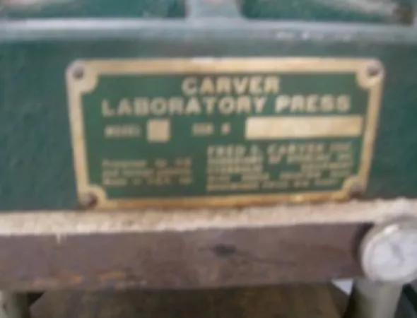 Pressa a compressione da laboratorio