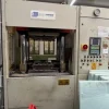 PRESSA A COMPRESSIONE VERTICALE PER STAMPAGGIOGOMMA