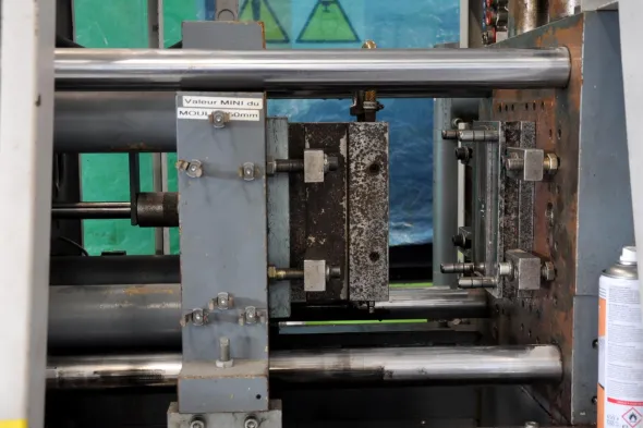 Pressa ad iniezione BATTENFELD BA 600 CDC