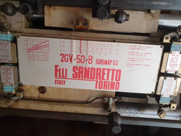 Pressa ad iniezione SANDRETTO 2GV 50B Euromap