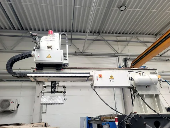 Pressa a iniezione FCS SD-600 M