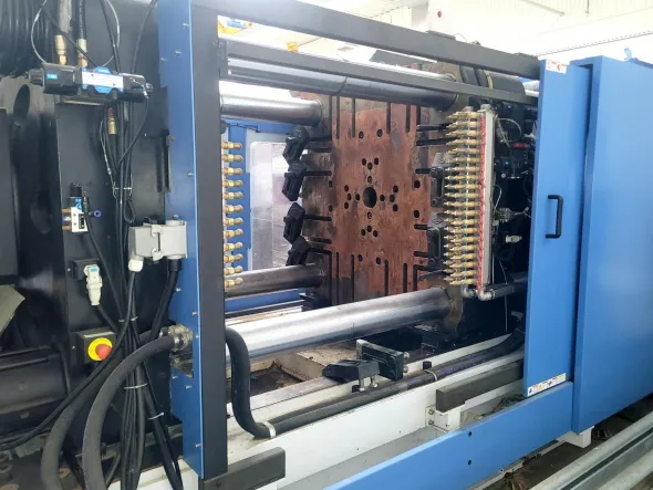 Pressa a iniezione FCS SD-600MSV