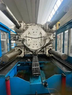 4#7965 Pressa a Iniezione Italtech KS 1600 con Robot