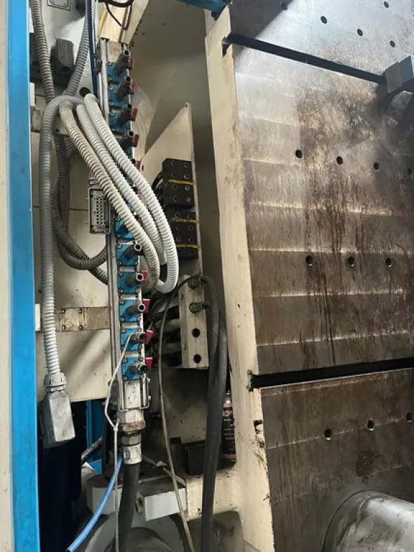 4#7965 Pressa a Iniezione Italtech KS 1600 con Robot