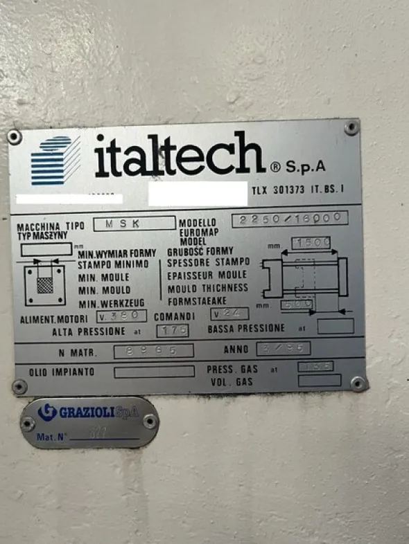 2#7965 Pressa a Iniezione Italtech MSK 2250 con Robot
